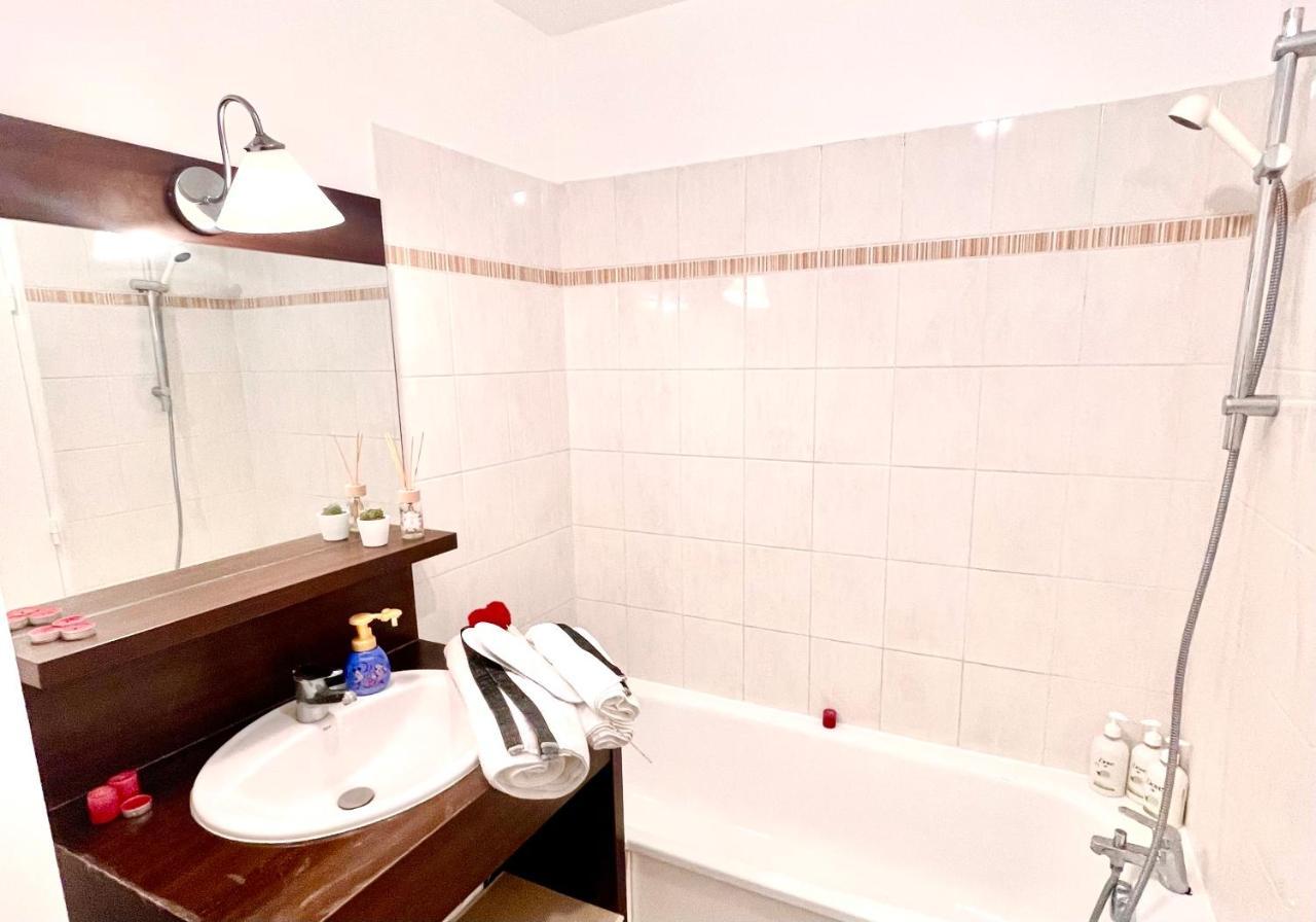 5 Min From Disneyland Cozy Retreat Apartment Montevrain Luaran gambar