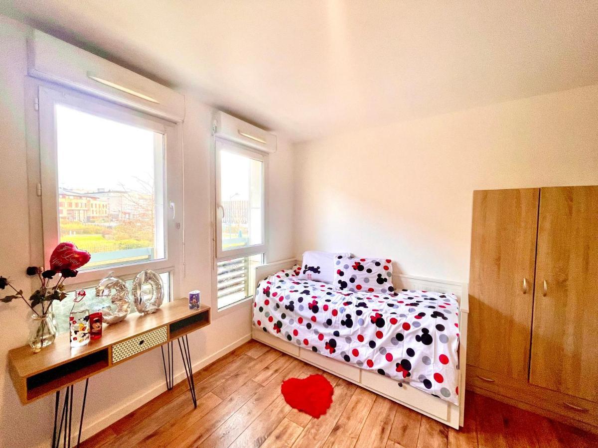 5 Min From Disneyland Cozy Retreat Apartment Montevrain Luaran gambar