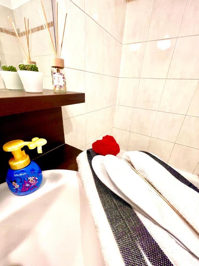 5 Min From Disneyland Cozy Retreat Apartment Montevrain Luaran gambar
