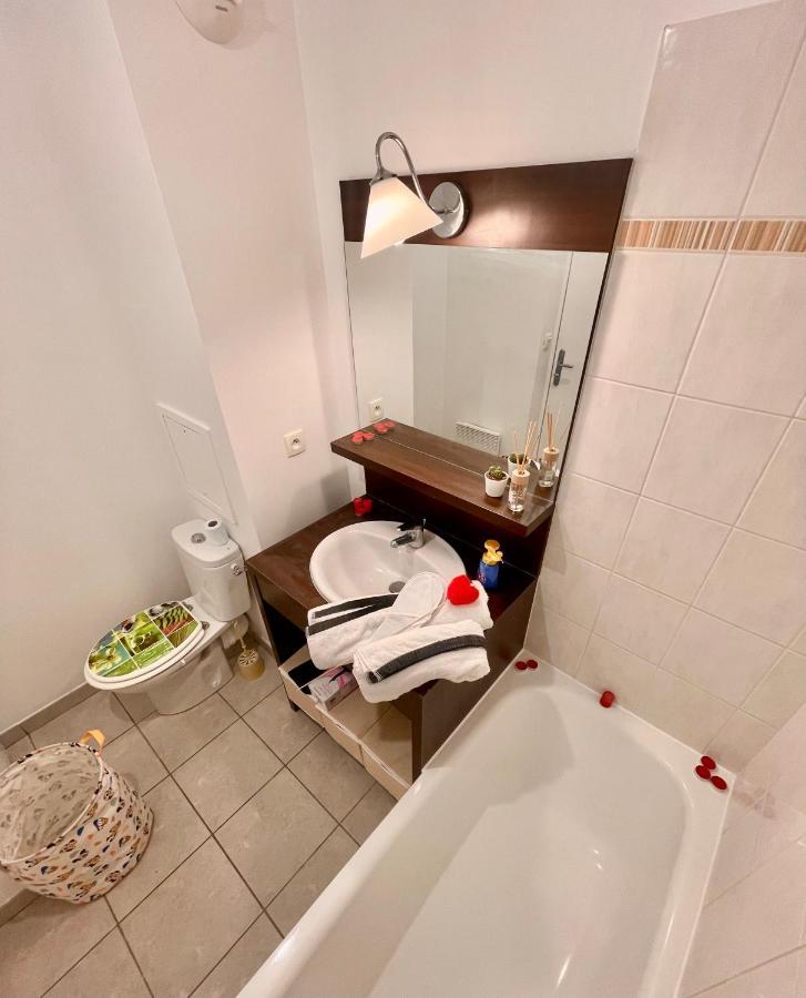 5 Min From Disneyland Cozy Retreat Apartment Montevrain Luaran gambar