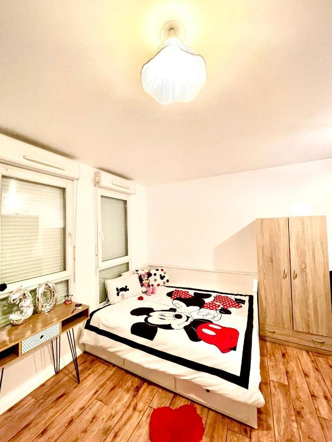 5 Min From Disneyland Cozy Retreat Apartment Montevrain Luaran gambar