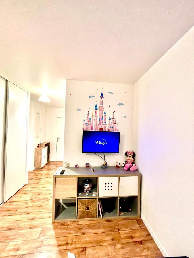 5 Min From Disneyland Cozy Retreat Apartment Montevrain Luaran gambar