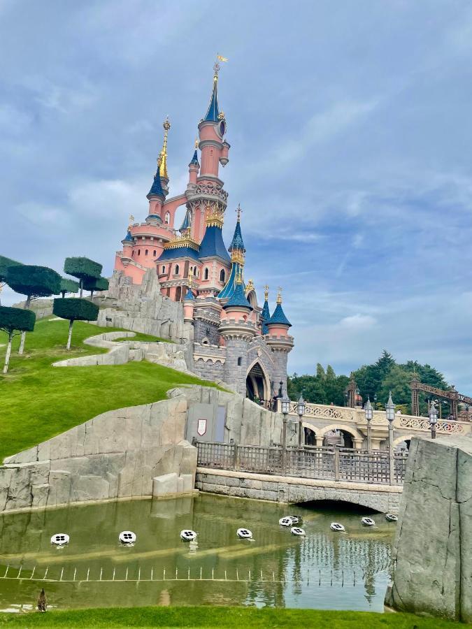 5 Min From Disneyland Cozy Retreat Apartment Montevrain Luaran gambar